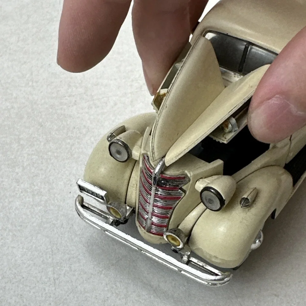 1938 Chevrolet Master Deluxe Business Coupe National Motor Museum 1:32 Cream